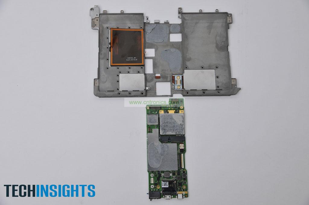 將PCB與金屬分離，從PCB板上卸下無線通訊板