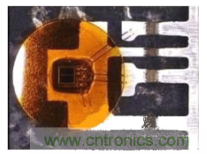 圖2：對(duì)于車用級(jí)R2Coupler產(chǎn)品如ACPL-M43T光電耦合器，Avago使用雙線強(qiáng)化關(guān)鍵功能連接