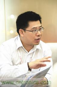 圖 赫連德亞太區(qū)有限公司客戶經(jīng)理王志民介紹在線與線下結(jié)合的服務