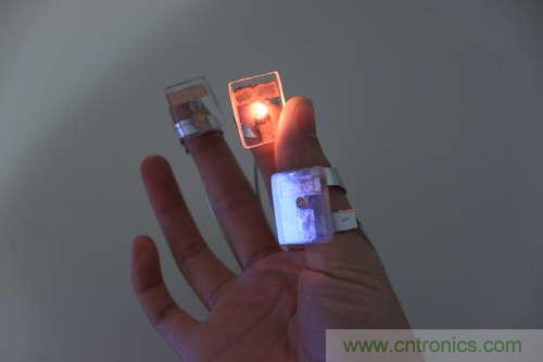 LED多點(diǎn)觸控手套DIY：把各部分焊接起來(lái)，測(cè)試