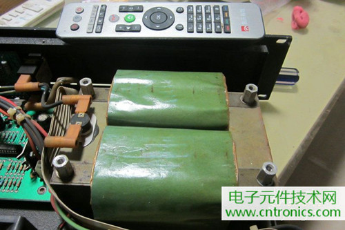 用料很給力！專業(yè)后級功放美國高峰FA1201拆解
