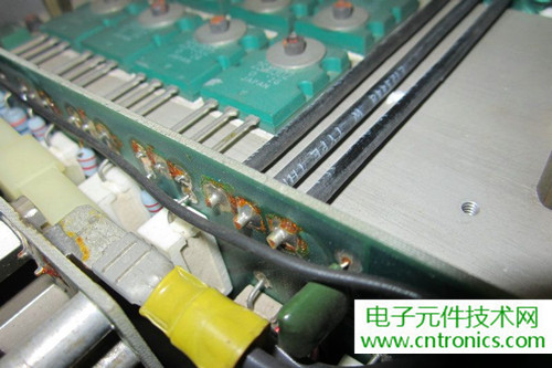用料很給力！專業(yè)后級功放美國高峰FA1201拆解