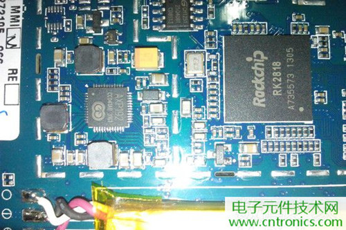 不怕摔的電紙書！一款柔性屏電子書閱讀器拆解