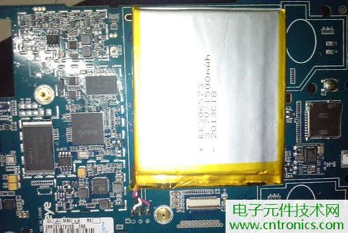 不怕摔的電紙書！一款柔性屏電子書閱讀器拆解