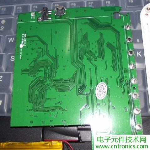 探秘電子紙！一款電紙書的電子墨水屏拆解