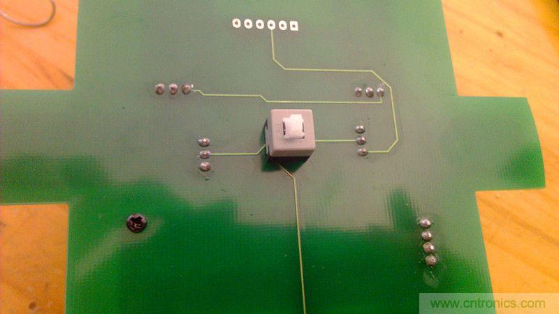 牛人力作！PCB版藍(lán)牙智能小車DIY