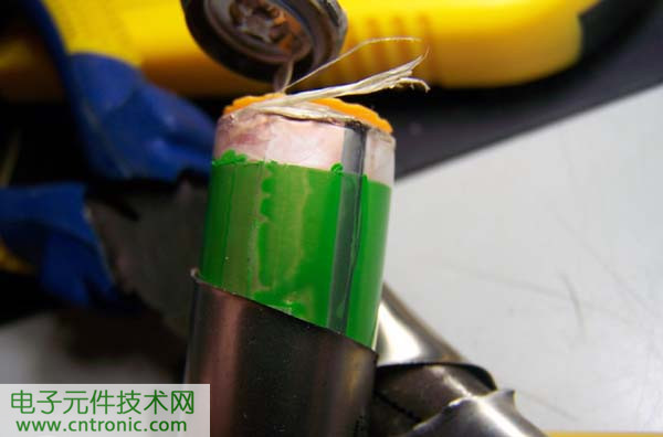 筆記本電池拆解，探秘電池內(nèi)部結(jié)構(gòu)