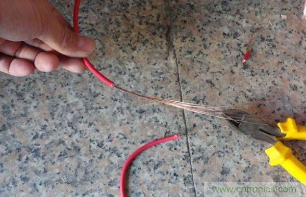 變廢為寶！風(fēng)扇散熱器變身山寨LED燈