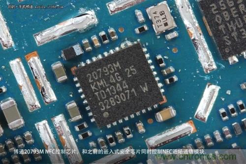 博通20793M NFC控制芯片，和上邊那個(gè)安全元件一起控制NFC近場(chǎng)通訊模塊