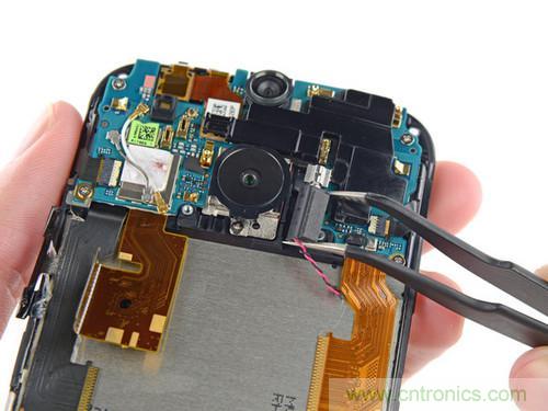 牛人強(qiáng)拆！新HTC One(M8)真機(jī)精密做工難修理