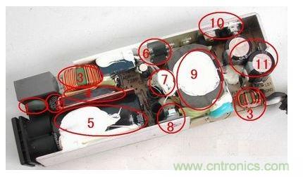 電源適配器的構(gòu)造  6 1. 壓敏電阻，其功能是當外界電壓過高時，壓敏電阻阻值迅速變得很小，與壓敏電阻串聯(lián)的保險絲被熔斷，從而保護其他電路不被燒壞。  2. 保險絲，規(guī)格為2.5A/250V，當電路中的電流過大時，保險絲會熔斷以保護其他元件。  3. 電感線圈(又稱扼流圈)，主要功能是降低電磁干擾。  4. 整流橋，規(guī)格為D3SB，作用是把220V交流電變?yōu)橹绷麟姟? 5. 濾波電容，規(guī)格為180μF/400V，作用是濾除直流電中的交流紋波，使電路工作更可靠。  6. 運放IC(集成電路)，保護電路、電壓調(diào)節(jié)的重要組成部分。  7. 溫度探頭，用于探測電源適配器的內(nèi)部溫度，當溫度高于某一設(shè)定值時(不同品牌的電源適配器，其設(shè)定的溫度閥值略有不同)，保護電路會切斷適配器的電壓輸出，從而保護適配器不受損壞。   8. 大功率開關(guān)管，是開關(guān)電源中的核心元件之一，開關(guān)電源能“一開一關(guān)”地工作，開關(guān)管功不可沒。   9. 開關(guān)變壓器，開關(guān)電源中的核心元件之一。   10. 次級整流管，功能是把低壓交流電變?yōu)榈蛪褐绷麟姟Ｔ贗BM的電源適配器中，整流管往往是由兩個大功率并聯(lián)工作的，以獲得較大的電流輸出。   11. 次級濾波電容，規(guī)格為820μF/ 25V，共有兩個，起濾除低壓直流電中的紋波的作用。  除上述元件外，電路板上還有可調(diào)電位器及其他阻容元件。