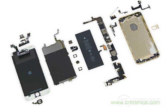 iPhone 6 Plus完全拆卸后可以看到，該產(chǎn)品在較小的空間容納了大量硬件。（來源：iFixit）