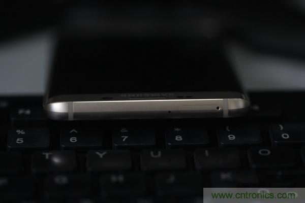 三星S6 Edge+拆解：比S6 Edge加在哪里？