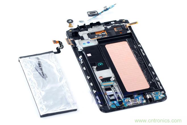 Galaxy Note5拆解，與S系列差距日漸模糊