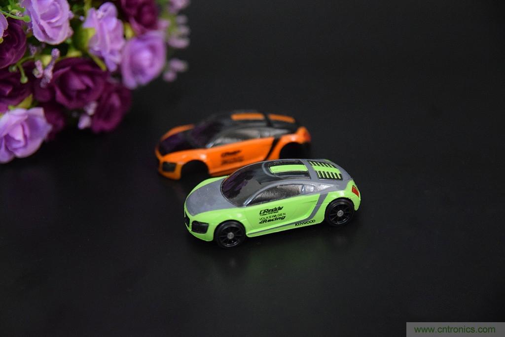 虛擬與現(xiàn)實(shí)相結(jié)合的飛車游戲，讓你體驗(yàn)速度與激情的碰撞！