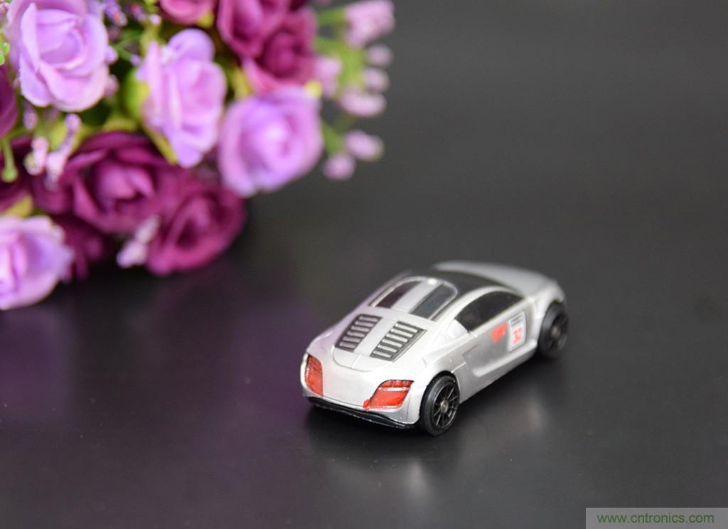 虛擬與現(xiàn)實(shí)相結(jié)合的飛車游戲，讓你體驗(yàn)速度與激情的碰撞！