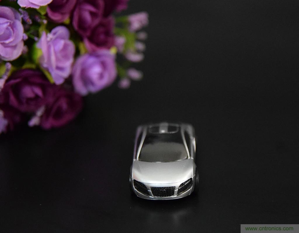 虛擬與現(xiàn)實(shí)相結(jié)合的飛車游戲，讓你體驗(yàn)速度與激情的碰撞！
