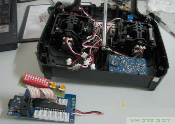 無人機(jī) DIY 制作全過程，酷得不要不要的！