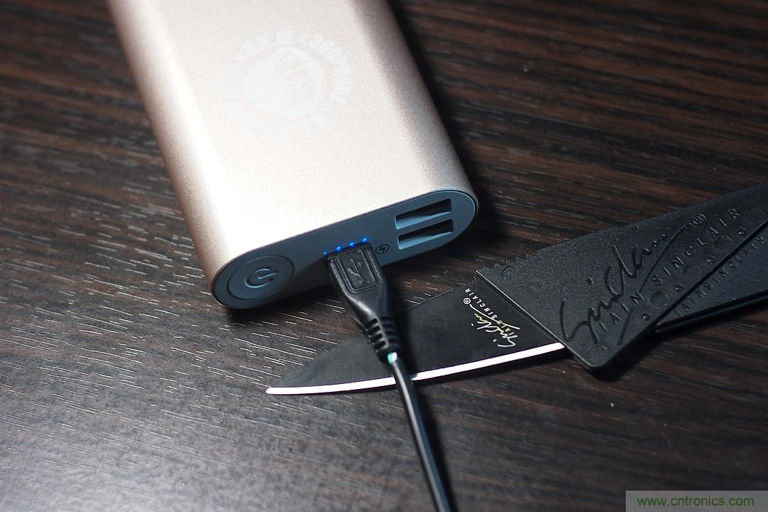 移動(dòng)電源也玩雙引擎？快到你想象不到
