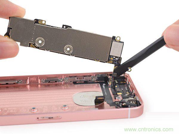 有什么地方?jīng)]有變？iPhone SE真機(jī)拆解