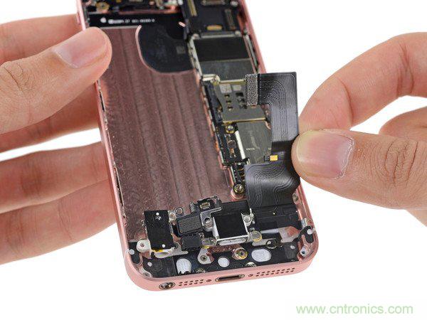 有什么地方?jīng)]有變？iPhone SE真機(jī)拆解