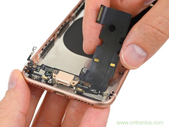 iPhone 8首拆：無線充電版本的iPhone 7？