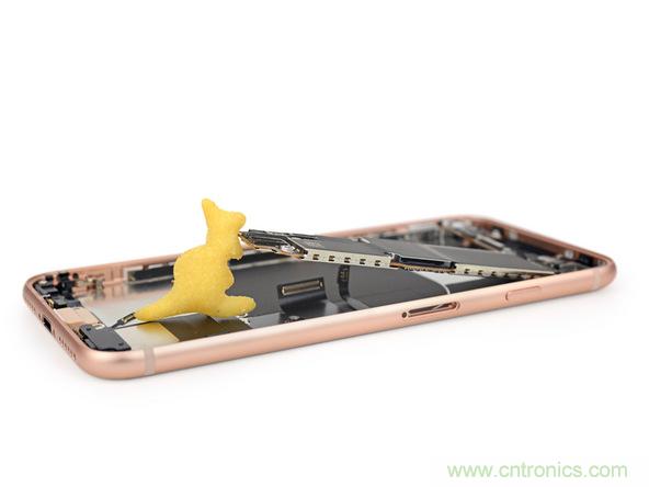 iPhone 8首拆：無線充電版本的iPhone 7？