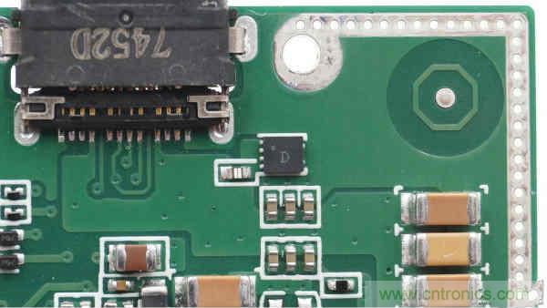 拆解華為保時捷設計快充無線充電器：憑啥能賣699？