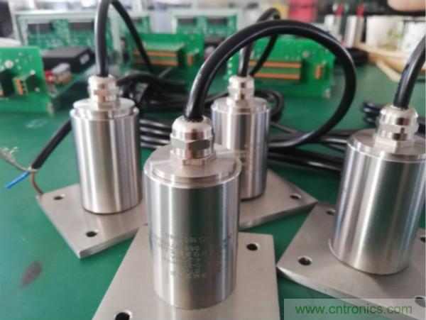 振動(dòng)傳感器的機(jī)電變換原理？主要的分類有哪些？