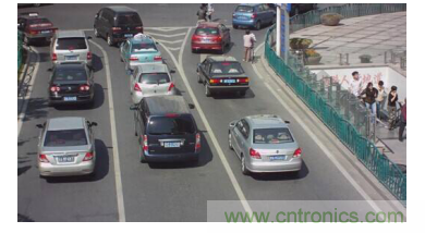 如何在車流涌動(dòng)的道路上運(yùn)用監(jiān)控系統(tǒng)？