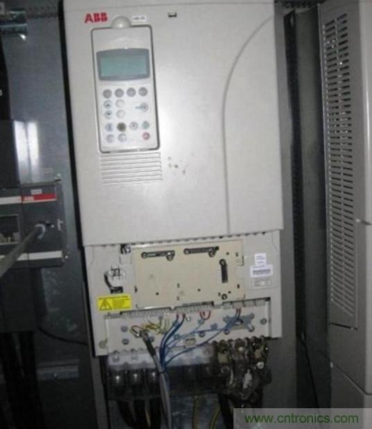 變頻器的輸出頻率調(diào)高，那么輸出電壓將如何提高？
