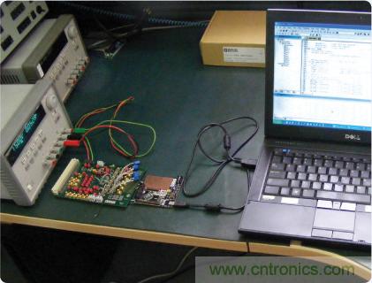 ADuC7026提供可編程電壓，用于評估多電源系統(tǒng)