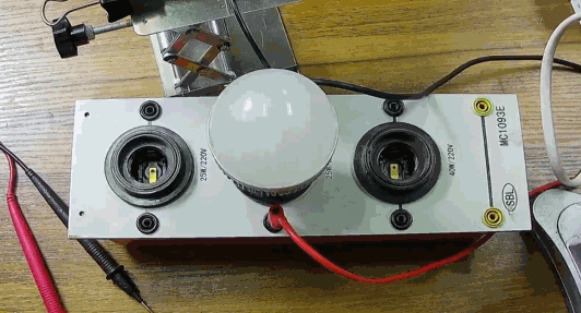 電燈泡內(nèi)通有交流電，為什么看不到燈泡在閃爍？